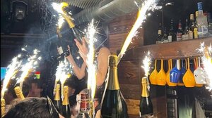 Φονική παγίδα στο Κραν Μοντανά: Η έξοδος κινδύνου ήταν πάντα κλειδωμένη γιατί πελάτες έφευγαν χωρίς να πληρώνουν, καταγγέλλει μπάρμαν