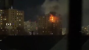 Σκηνές τρόμου στο Μπρονξ - Mεγάλη φωτιά σε πολυκατοικία!