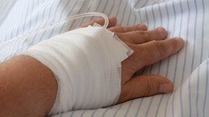 Διασωληνωμένος στη ΜΕΘ του Βενιζελείου ο 73χρονος οικοδόμος