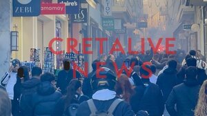 Ηράκλειο: "Ασπρόμαυρος" ξεσηκωμός στο κέντρο της πόλης - Μηχανοκίνητη πορεία από τους οπαδούς του ΟΦΗ