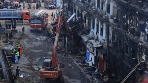  Στους 55 οι νεκροί από πυρκαγιά σε εμπορικό κέντρο στο Πακιστάν