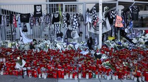 Τραγωδία με οπαδούς του ΠΑΟΚ: Ανείπωτη θλίψη στις κηδείες των 5 νεαρών σε Ημαθία και Θεσσαλονίκη