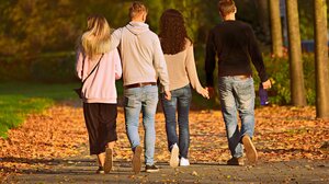 Μακροζωία: Με μόλις 5′ περπάτημα παραπάνω την ημέρα προσθέτουμε χρόνια στη ζωή μας