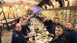 Το Πυροσβεστικό Κλιμάκιο Πύργου έκοψε την πίτα του και εύχεται λιγότερες φωτιές το 2026 