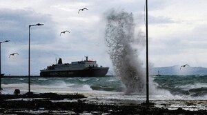 Ισχυροί νότιοι άνεμοι προκαλούν προβλήματα σε ορισμένα ακτοπλοϊκά δρομολόγια