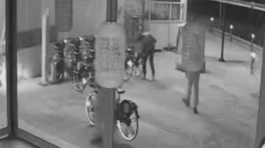 Χανιά: Άγνωστοι κατέστρεψαν ηλεκτρικά ποδήλατα του δήμου, σύμφωνα με καταγγελία του Σημανδηράκη (video)