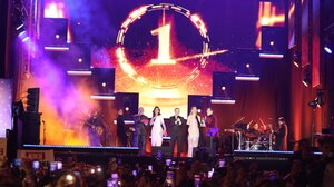 Η υποδοχή του νέου χρόνου σε Αθήνα και Θεσσαλονίκη με μαγικά show (video & photos)