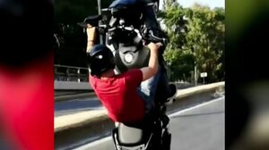 «Σούζες» για likes: Στο μικροσκόπιο της Τροχαίας ο «influencer μοτοσικλετιστής» που ανεβάζει στα social media επικίνδυνα βίντεο