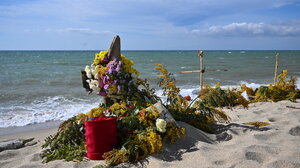 Αστυνομικοί και λιμενικοί δικάζονται στην Ιταλία για ναυάγιο πλεούμενου με 94 νεκρούς μετανάστες