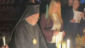 Περιπέτεια για τον Πατριάρχη Βαρθολομαίο σε κοπή πίτας ομογενών: Τα απρόοπτα με τα μαχαίρια