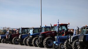 Αγρότες: Συμβολικός αποκλεισμός στην Εθνική Θεσσαλονίκης-Μουδανιών