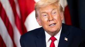 O Ντ. Τραμπ «ελπίζει ότι δεν θα χρειαστεί» να διατάξει πλήγματα στο Ιράν