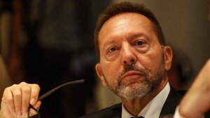 Στουρνάρας στο Bloomberg: Η ΕΚΤ παρακολουθεί την άνοδο του ευρώ, αλλά η ανάκαμψη δεν είναι δραματική