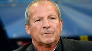 Πέθανε ο Ρολάν Κουρμπίς, εμβληματική μορφή του γαλλικού ποδοσφαίρου - Eίχε φορέσει και την φανέλα του Ολυμπιακού 