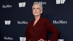 Η Τζέιμι Λι Κέρτις παίρνει τη γραφομηχανή της Jessica Fletcher