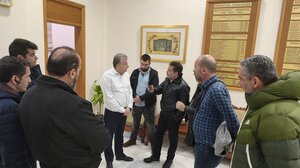 Ηράκλειο: Ψήφισμα με τα αιτήματα του κλάδου επέδωσαν στον Περιφερειάρχη οι οδηγοί ταξί