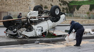 Ανατροπή αγροτικού στην παραλιακή: Τι λέει ο οδηγός του οχήματος στο Cretalive