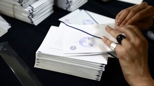 Κατατέθηκε το νομοσχέδιο για την επιστολική ψήφο αποδήμων