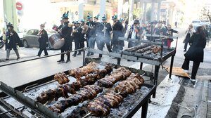 Αλλάζει πάλι ο καιρός: Τσικνοπέμπτη με βροχές, καταιγίδες και νοτιάδες