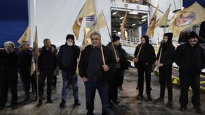 Αγρότες με τρακτέρ, φορτηγά και λεωφορεία στη Αθήνα - Στο συλλαλητήριο και Κρητικοί - Βίντεο