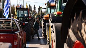 Συντεταγμένη αποχώρηση των αγροτών από το Σύνταγμα – «Ο αγώνας συνεχίζεται» διαμηνύουν