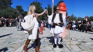 Αναβιώνει και φέτος στον Τύρναβο το γαργαλιστικό έθιμο του «Μπουράνι»