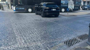 Κυκλικός κόμβος στην Χανιώπορτα: Κυκλικός κόμβος ή ιδιωτικό πάρκινγκ πολυτελείας;