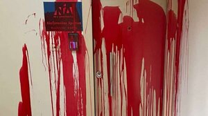 Στόχος βανδαλισμού το γραφείο της Χρ. Αλεξοπούλου στην Αχαΐα