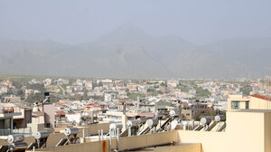 Κρήτη: Σκονή, νοτιάδες και θερμοκρασίες που θυμίζουν καλοκαίρι - Στους 28,3 σκαρφάλωσε ο υδράργυρος