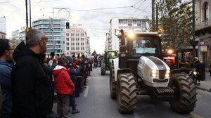 Αγροτικό συλλαλητήριο στην Αθήνα: Στο Σύνταγμα δεκάδες τρακτέρ 