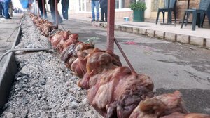 Αμφίκλεια: Έφτιαξαν κοντοσούβλι για ρεκόρ γκίνες, με μήκος 130 μέτρα - Βίντεο