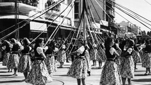 1950: Όταν το Ηράκλειο φόρεσε τα αποκριάτικά του: Το καρναβάλι που άλλαξε την πόλη