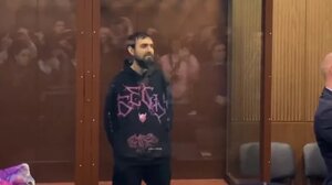 Ρωσία: Ρώσος κωμικός καταδικάστηκε σε σχεδόν έξι χρόνια φυλάκιση για ένα αστείο