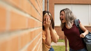 Εκδρομή - εφιάλτης για μαθήτρια γυμνασίου: Της επιτέθηκαν με γροθιές και μαλλιοτραβήγματά συμμαθήτριές της 