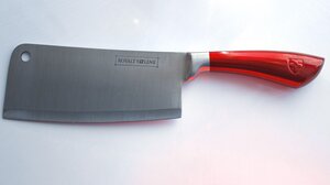 Της επιτέθηκε με μπαλτά ο πεθερός της στη μέση του δρόμου 