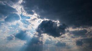 Γενικά αίθριος καιρός με τοπικές νεφώσεις και πιθανές βροχές