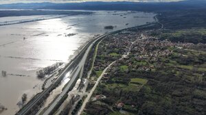 Κρίσιμες οι επόμενες ώρες στον Έβρο: Μάχη για να μην σπάσει το ανάχωμα του Τυχερού – Αναμένεται συνδρομή του στρατού