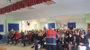 Στα... θρανία οι εκπαιδευτικοί με μαθήματα πρώτων βοηθειών στο Ηράκλειο 