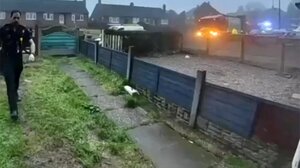 Βρετανία: Αστυνομικοί μπούκαραν στην κρεβατοκάμαρά της γιατί έκαναν λάθος διεύθυνση 