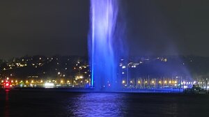 Στα χρώματα της Ελλάδας ο πίδακας της Γενεύης