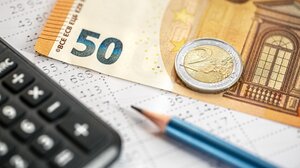 Χρέη στους δήμους: «Φρένο» στις κατασχέσεις για οφειλές άνω των 10.000 ευρώ 