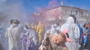 Τα Αλευρομουτζουρώματα γέμισαν το Γαλαξίδι με χρώμα