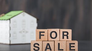 «Υπνοδωμάτια προς πώληση»: Το «φάντασμα» της στεγαστικής κρίσης πλανάται πάνω από την Ευρώπη 