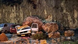 Κατολισθήσεις, πλημμύρες, καταστροφές: «Σαρώνει» τη Δυτική Ελλάδα η κακοκαιρία