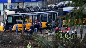 Ενας νεκρός και τριάντα εννέα τραυματίες από τον εκτροχιασμό τραμ στο Μιλάνο