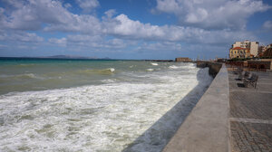 Τοπικές βροχές, καταιγίδες και ισχυροί άνεμοι σήμερα - Βροχερή η 25η Μαρτίου στην Κρήτη