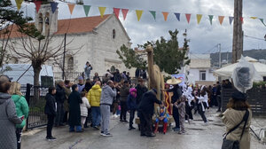 Ρέθυμνο: Το έθιμο της καμήλας αναβίωσε στο Γεράνι