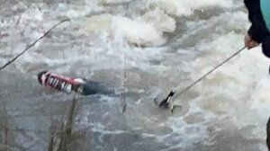 Κοζάνη: Κυνηγοί έσωσαν μοτοσικλετιστή που παρασύρθηκε από ορμητικά νερά 