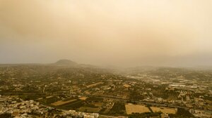 Καιρός: Μποφόρ και συγκέντρωση αφρικανικής σκόνης – Πότε αναμένεται βελτίωση