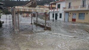 Γιατί ανέβηκε η στάθμη της θάλασσας - Τι ρόλο έπαιξαν ο καιρός, το φεγγάρι και η κλιματική αλλαγή 
